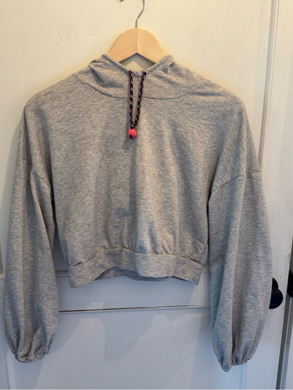 Wild Fable Gray Cropped Hooded Long Sleeve Size Medium